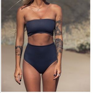 Medium Wave babe Swim